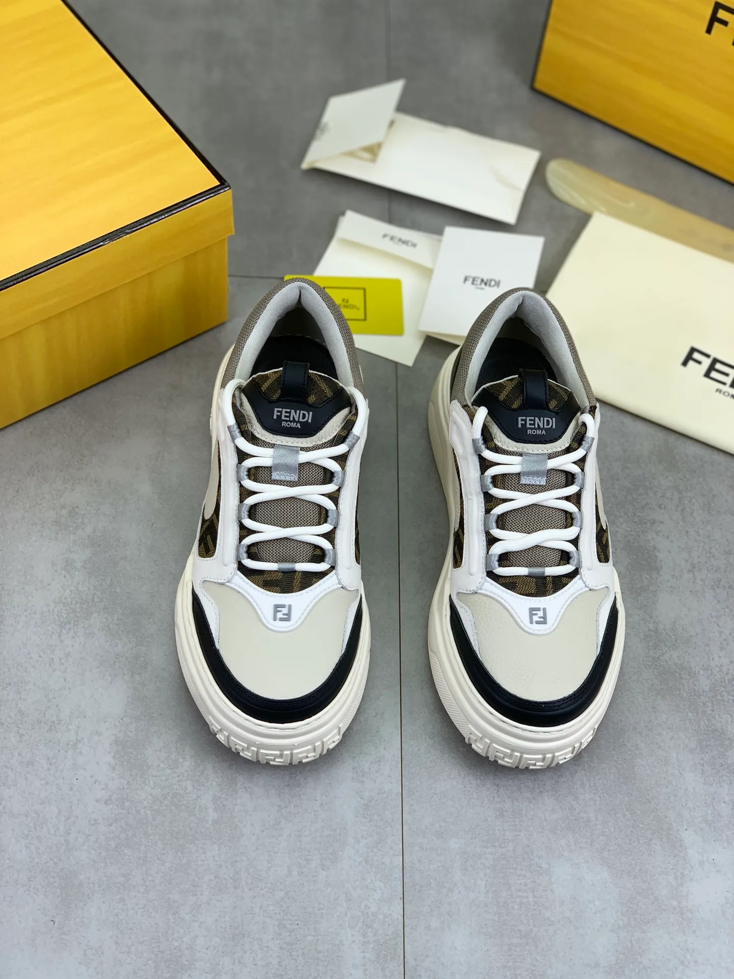 Men's men's shoes 💰P760 new style 💰💎💎💎 summer hot style [FENDI Fendi] top version 🆕New sneakers, wavy soles engraved with original words. Embossed Fendi Flow lettering on the heel. The upper is made of high-end calfskin and breathable materials. Original lining with tone-on-tone details decorated with innovative handcrafting techniques. Ultra-light and wear-resistant TPU and IP foam soles, overall lightweight and comfortable. Size:39-44 (38 45 can be customized)